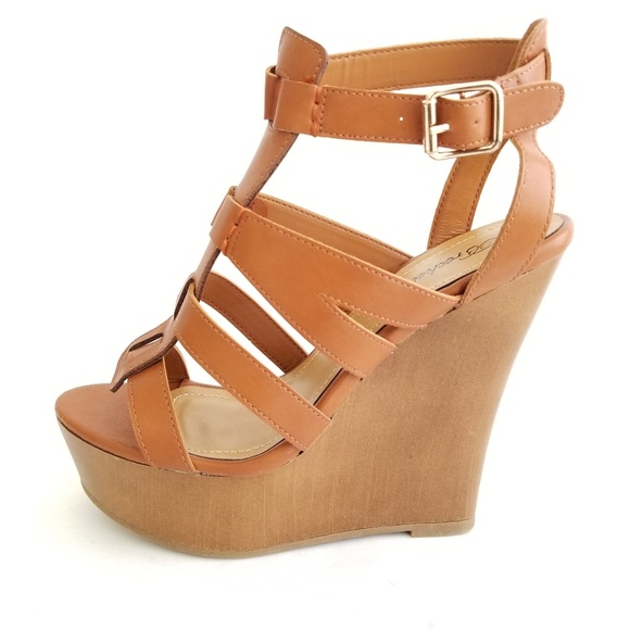 Breckelles Shoes - Tan wedges